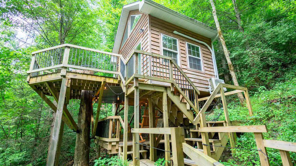 The Lion’s Lair is located in Stanton, Kentucky. Photos courtesy of the Airbnb community.