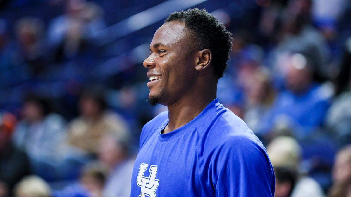 Kentucky basketball star Oscar Tshiebwe has been sidelined following a knee procedure in October.
