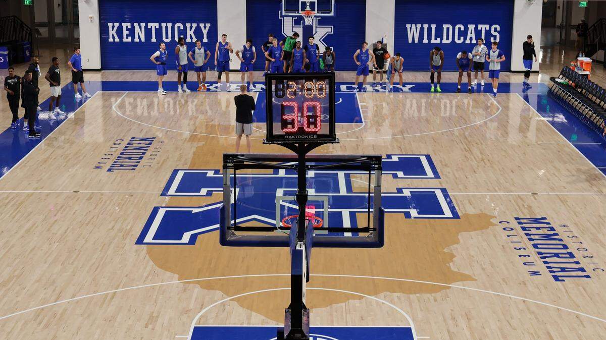 Mark Pope addresses his team on the Memorial Coliseum court during the Wildcats’ Pro Day event this month.