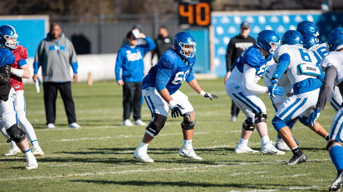 Quintin Wilson (60) is thought to be the front-runner to succeed Drake Jackson as Kentucky’s starting center.