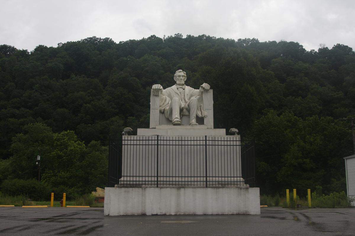 The statue of Abraham Lincoln that belonged to Eric C. Conn, the Kentucky disability attorney who was sentenced to 27 years in prison for Social Security fraud, will be donated to the Middle Creek Battlefield near Prestonsburg.
