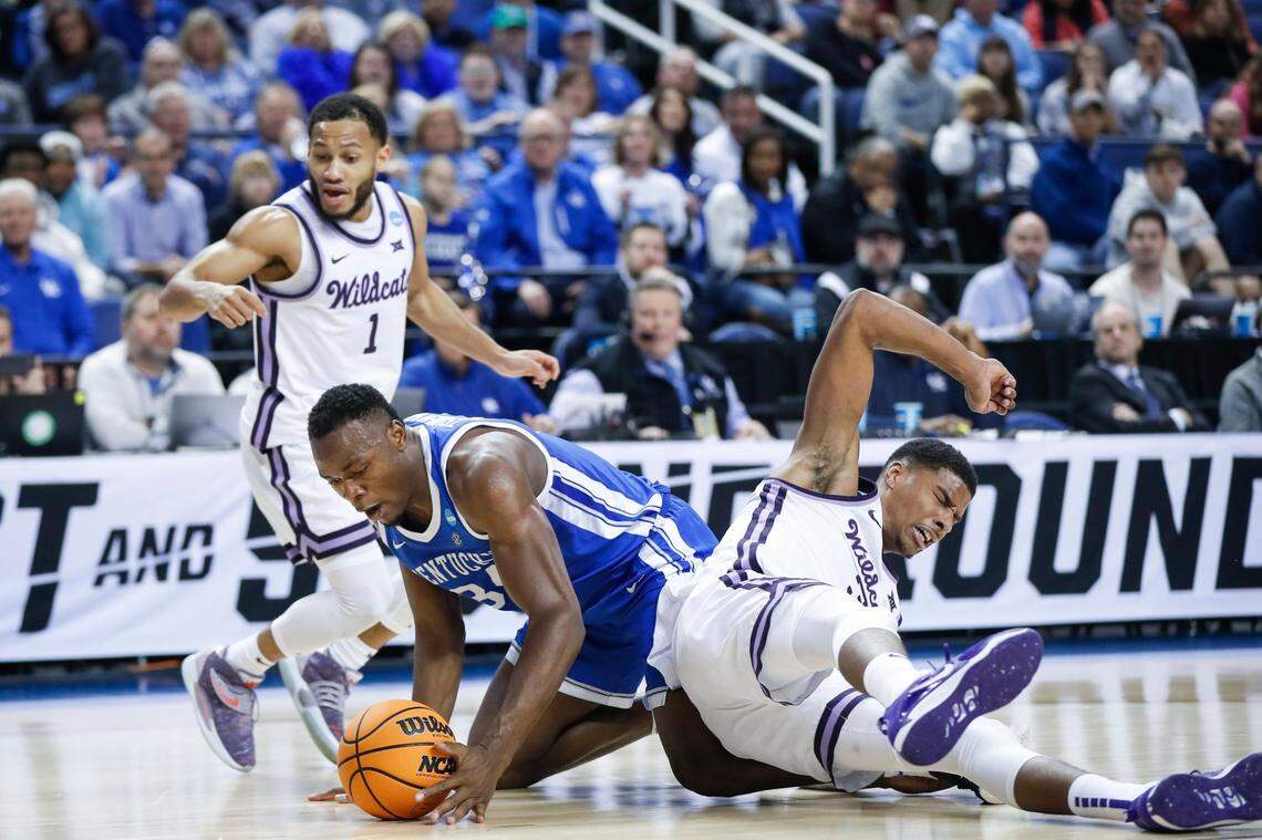 Kentucky forward Oscar Tshiebwe (34) dives for a loose ball against Kansas State forward David N’Guessan during Sunday’s NCAA Tournament game.