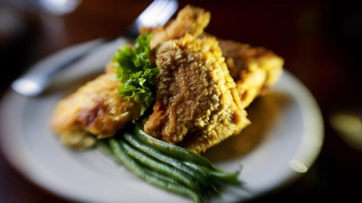 Mrs. Kremers fried chicken is longtime Trustees’ Table staple.