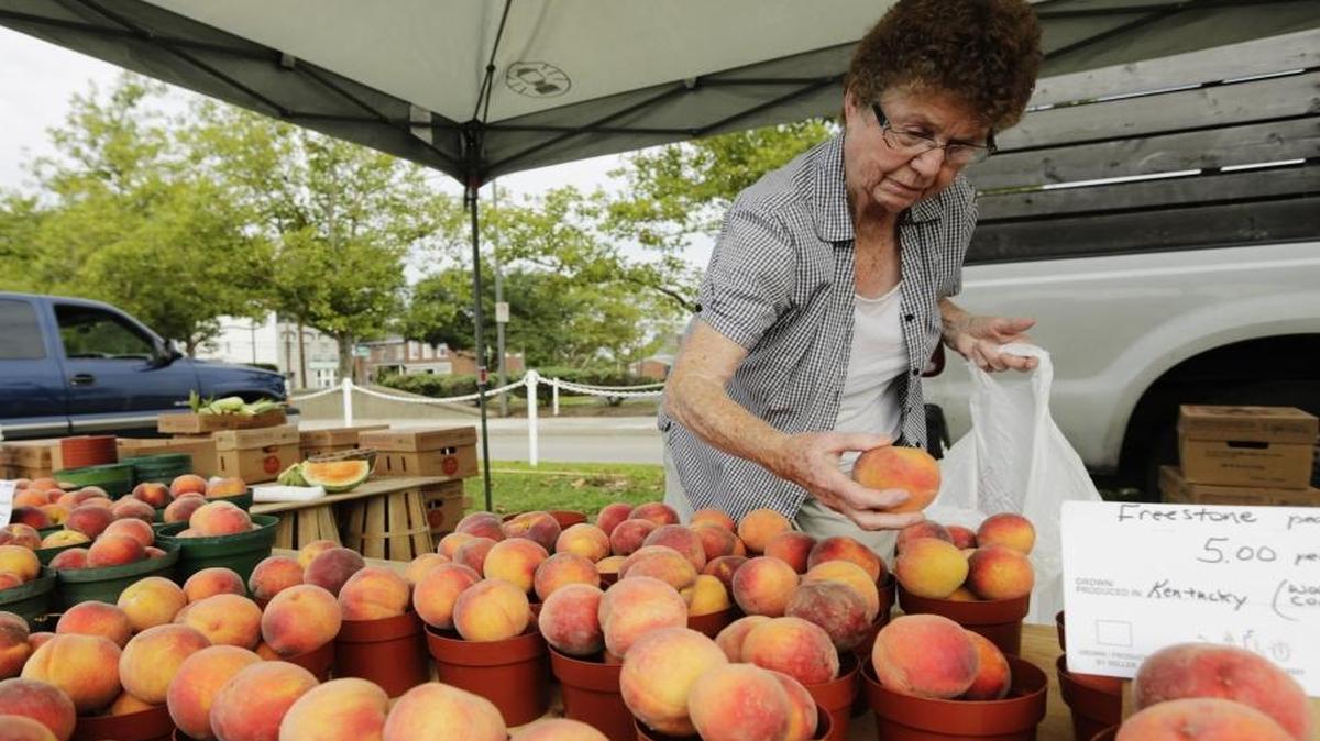 Mary Tyler, known as “The Peach Lady,” suggested a great no-bake way to eat fresh peaches, in season at the market: slice and peel, top with brown sugar and refrigerate after the juices have been pulled out. Then serve with pound cake and vanilla ice cream.