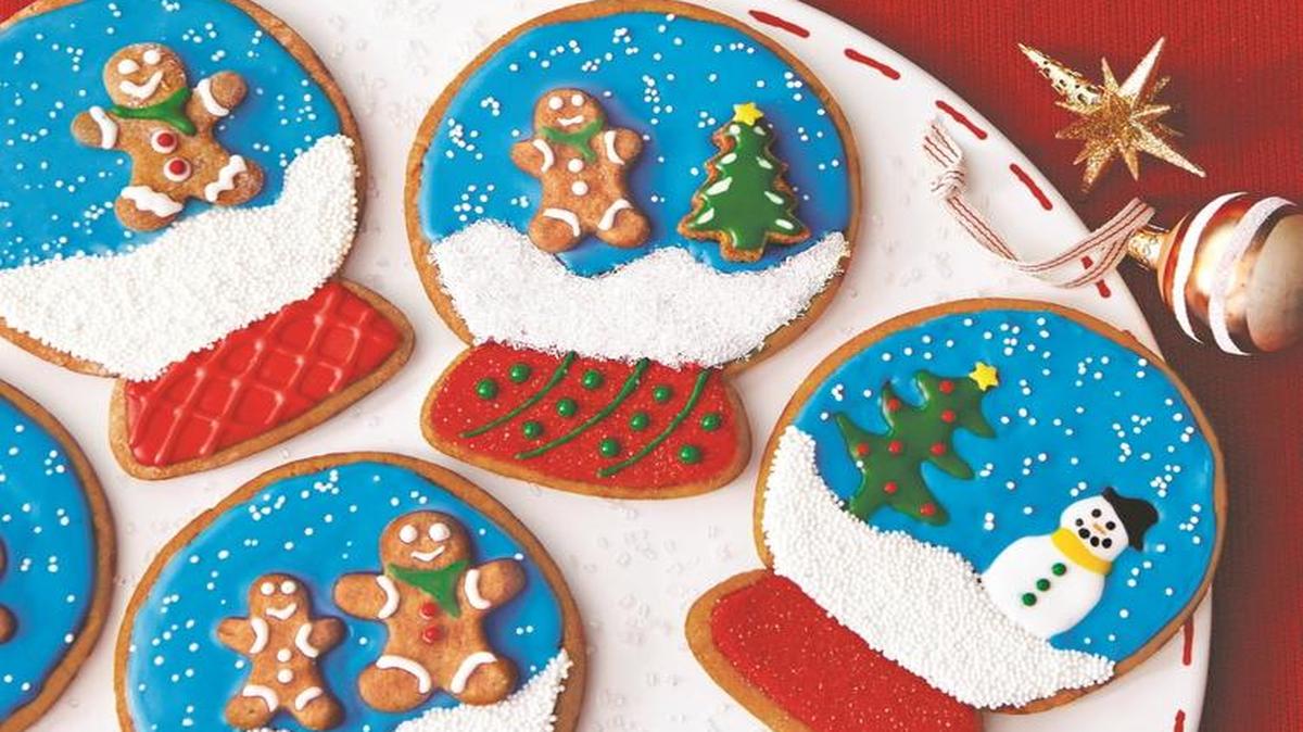 These snow globe cookies are knockouts that require a steady hand at the icing bag. But “Christmas Cookie Swap!” has tips to help you make these winners.