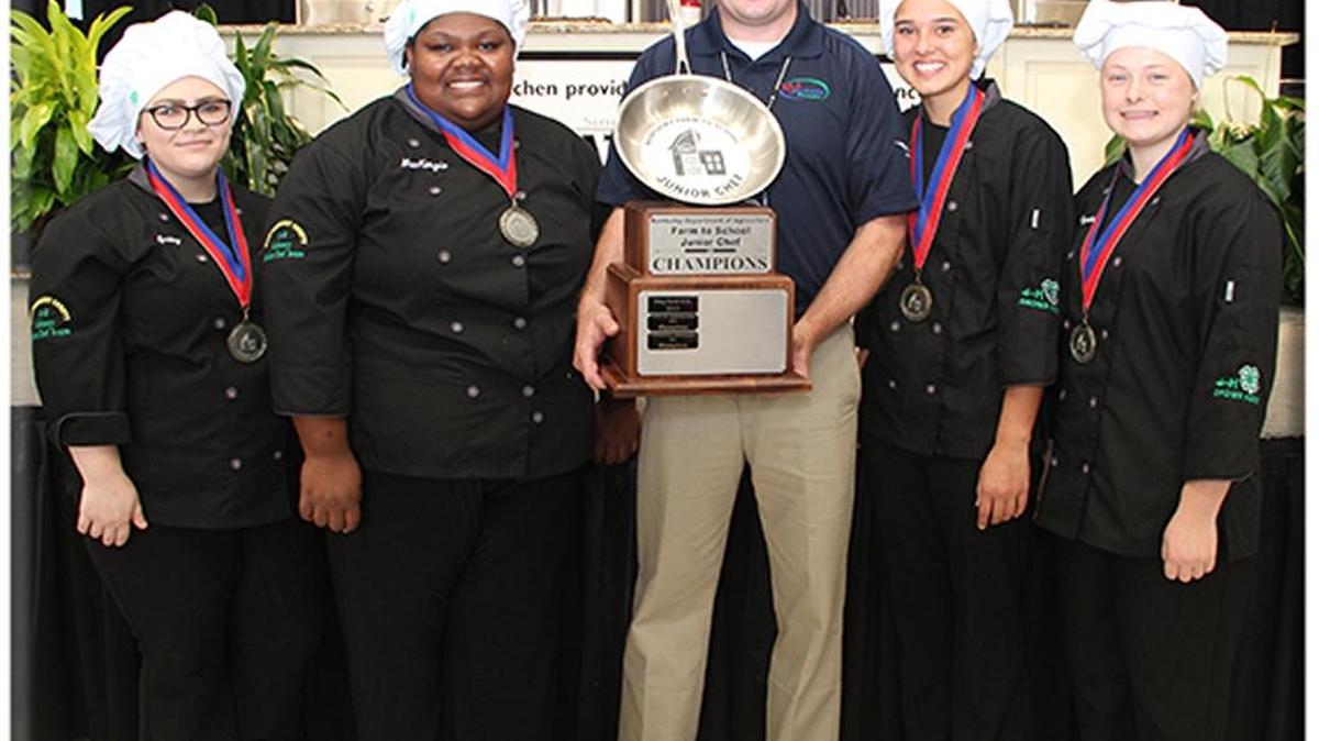 Agriculture Commissioner Ryan Quarles with last year’s Junior Chef champions from Montgomery County. From left: Gabby Hovatter, MacKenzie Green, Joy Pidgorodetska and Hayden Holley.