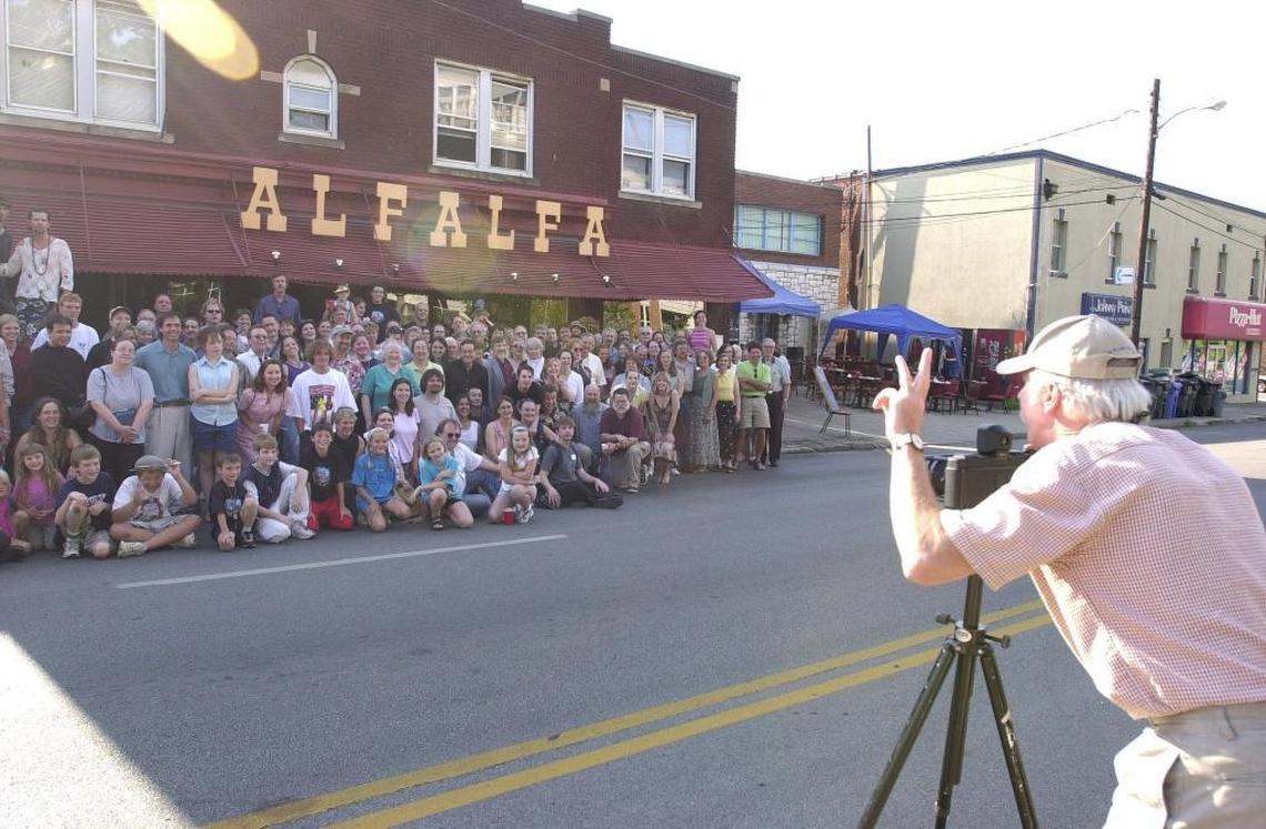 Guy Mendes, at right, takes a group picture June 22, 2003 of customers, ex-employees, owners that gather to celebrate the 30th anniversary of Alfalfa’s restaurant on South Limestone in Lexington.