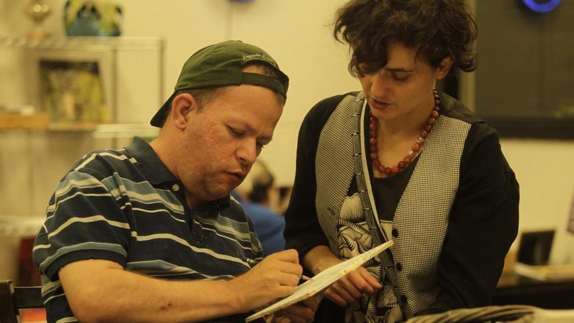 Jerielle Hanlon, a Lexington artist who started Kentucky Pop Art in 2012, helped student Eric Blythe paint at Employment Solutions, Inc. in Lexington.