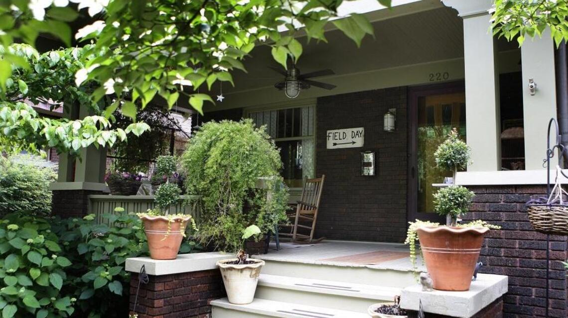 Lexington’s Ashland neighborhood shows off porches and gardens on tour
