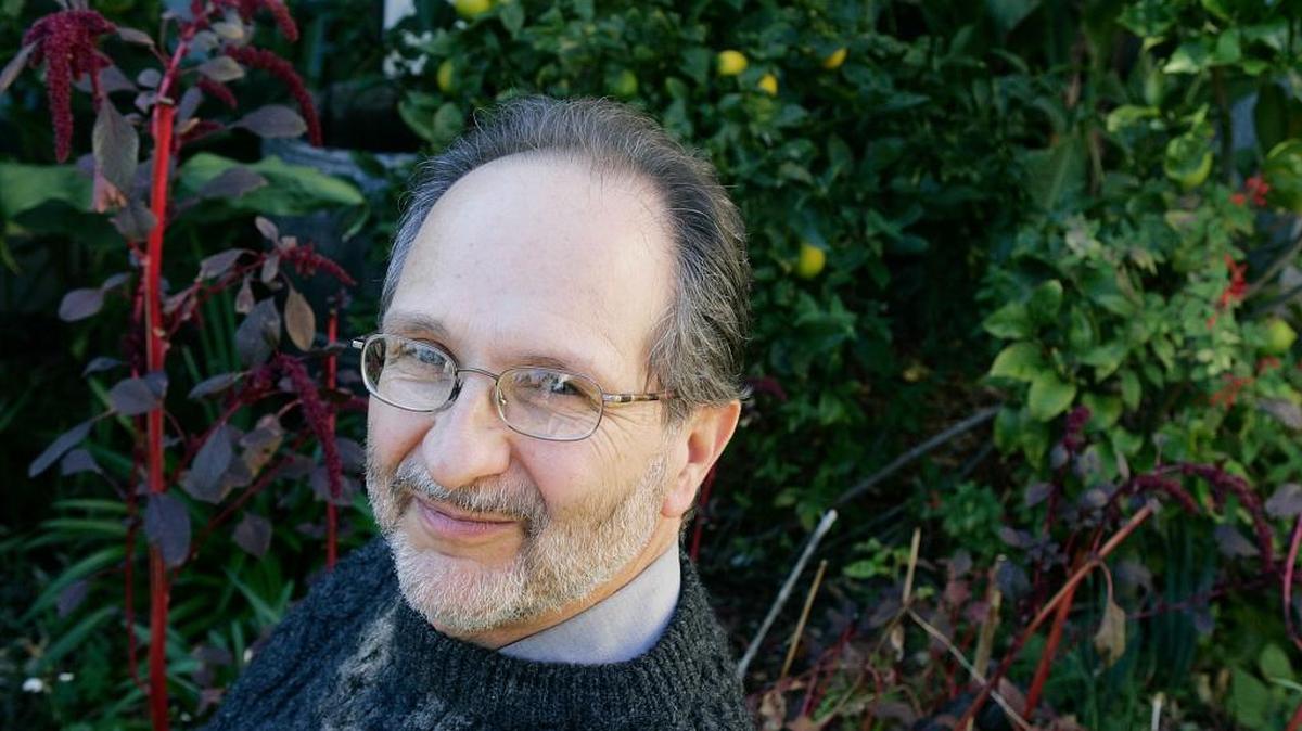Owen Dell, a landscape architect, will be in Lexington to talk about Sidewalk Salads: Frontyard Vegetable Gardens at the Arboretum.