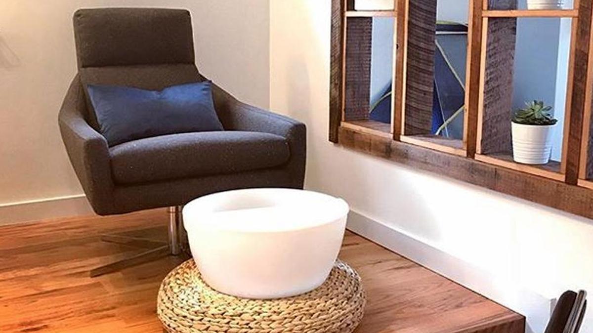 Varnish Nail Shoppe, offering nontoxic products for manicures and pedicures, has opened.