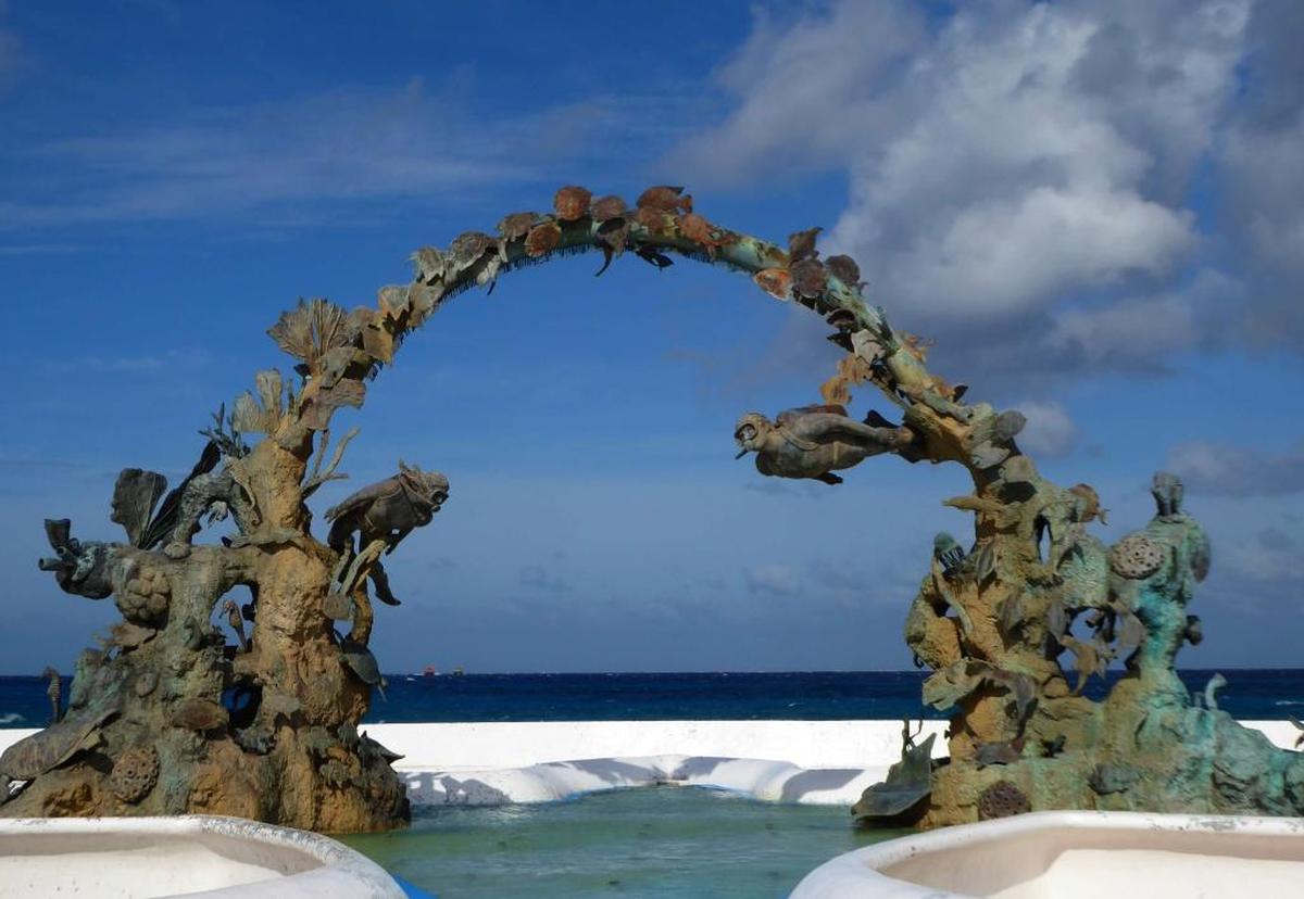 A sculpture depicting scuba divers illustrates the island's importance as a diving mecca.