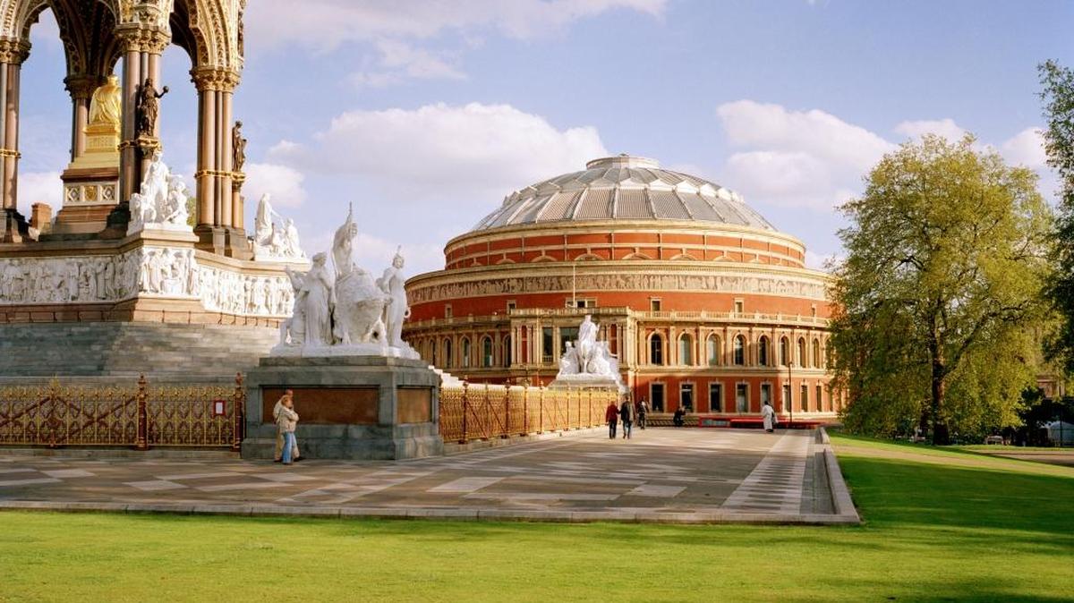 The Albert Memorial and the north facing entrance to the Royal Albert Hall.