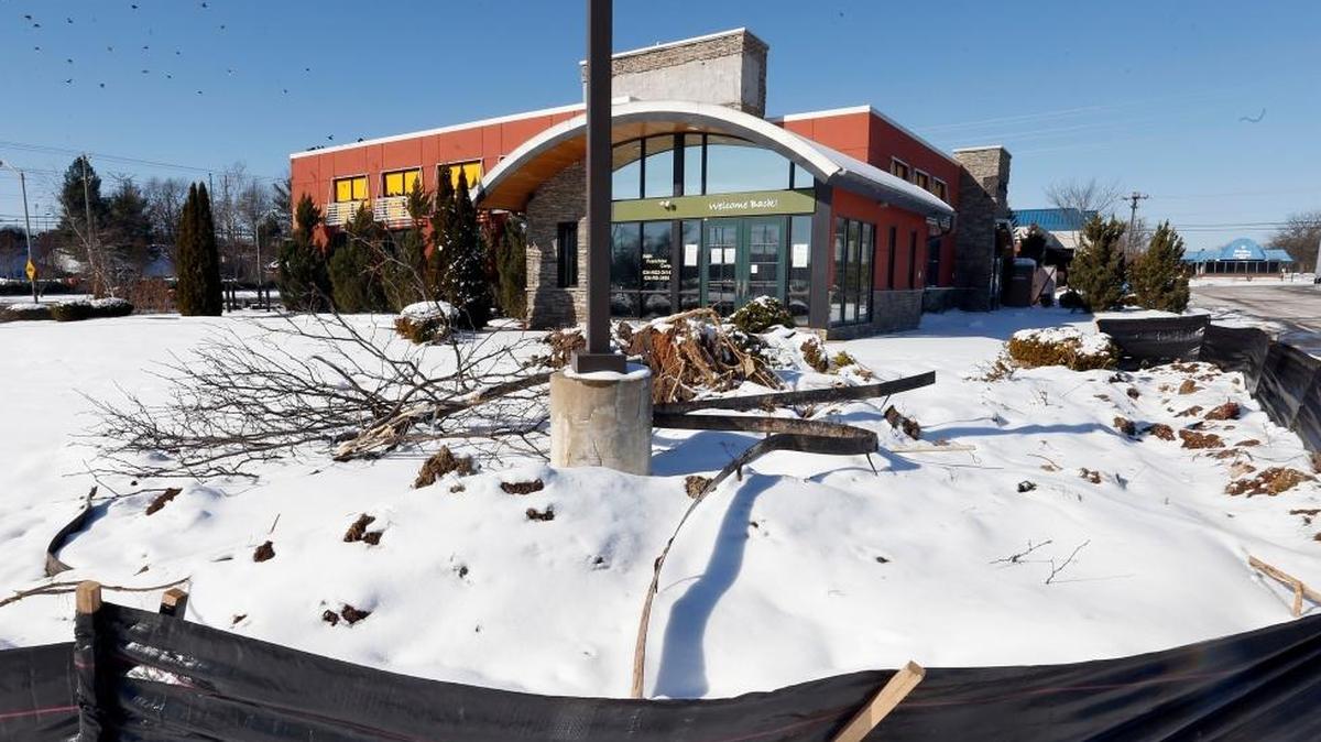 The former Applebee’s at 2299 Richmond Road, in front of Southland Christian Church, has fencing up, apparently a precursor to demolition for a new Chick-fil-A restaurant. A building permit was issued last summer.