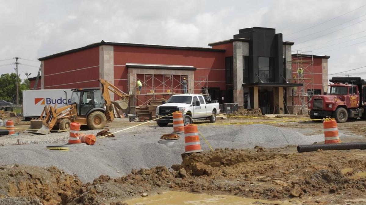 BJ’s Restaurant & Brewhouse, which specializes in Chicago-style pizza, is going up at Nicholasville and Reynolds roads, in the Fayette Mall parking lot at the Macy’s end.