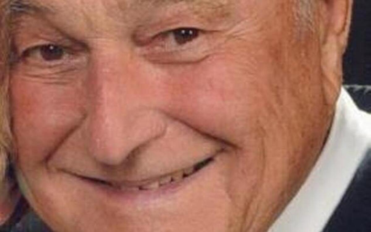 William Burke, co-founder of Burke Furniture in Lexington, died Monday at 88.