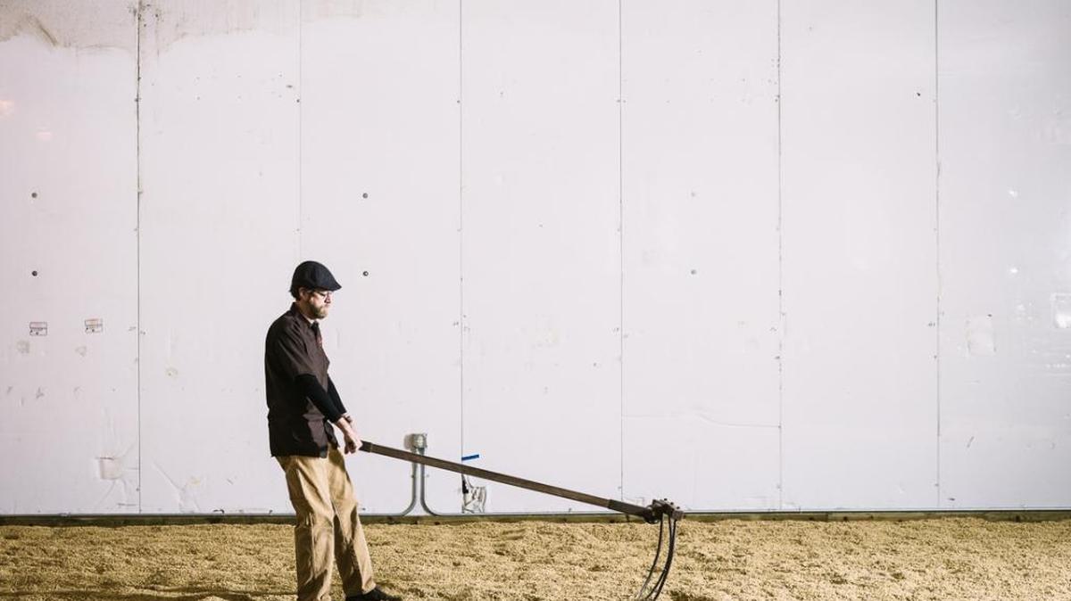 Brian Simpson from Riverbend Malthouse raked barley, using a traditional Scottish floor malting technique. Riverbend is the South’s first craft malt maker for brewing and distilling, using barley and rye grown by farmers in Kentucky, Virginia and North Carolina. It is one of the projects supported by Accelerating Appalachia.
