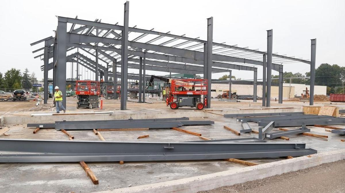 The steelwork is going up for for the new Marikka’s Restaurant & Bier Stube, 411 Southland Dr. According to the building permit, it will be a $3 million, 25,000-square-foot two-story beer garden, designed by Lexington restaurant architect Rebecca Burnworth, with a microbrewery.