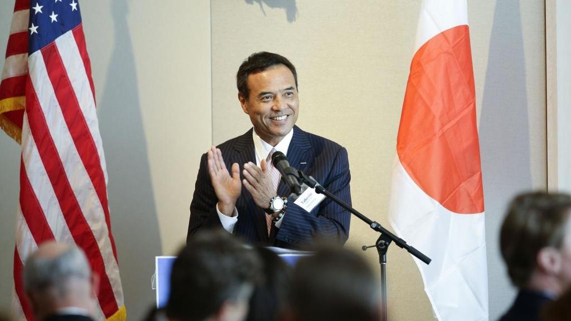 Takeshi Niinami, president and CEO of Jim Beam parent Suntory, congratulated Beam master distiller Fred Noe on his Booker’s Rye, which was named World Whisky of the Year for 2017 by Jim Murray’s Whisky Bible.