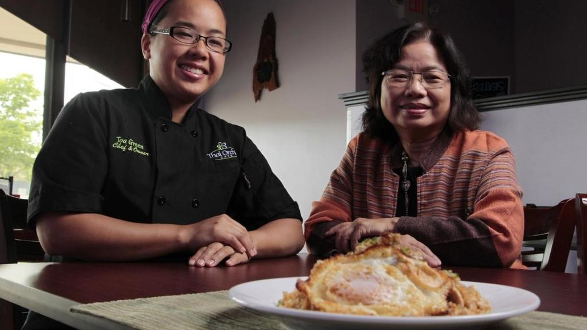 Toa Green with her mother, Suda Veerasethakul and a fried rice dish at Thai Orchid Cafe in 2012.