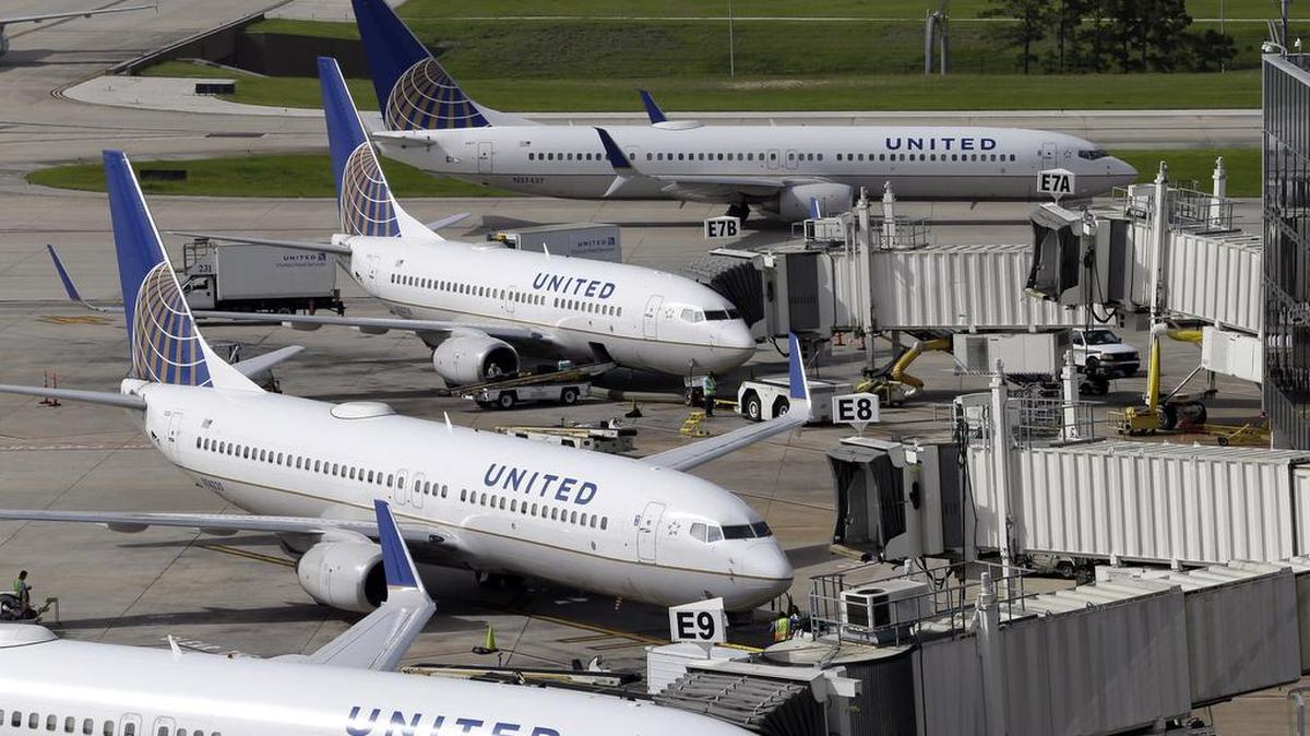 United Airlines planes