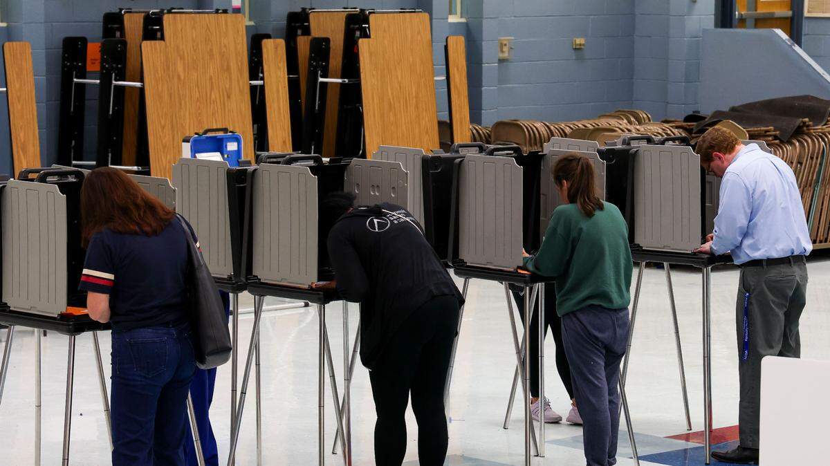 Voters cast their ballots in the 2024 general election at Lansdowne Elementary School, Tuesday, November 5, 2024 in Lexington, Ky. Kentucky has closed primaries, which means indepenent voters are barred from taking part in them.