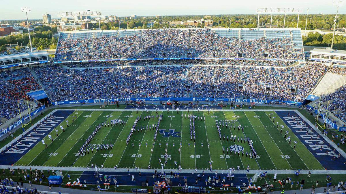 There will be lots of “CATS, CATS, CATS” chants this weekend as the University of Kentucky football and volleyball teams play their home openers.