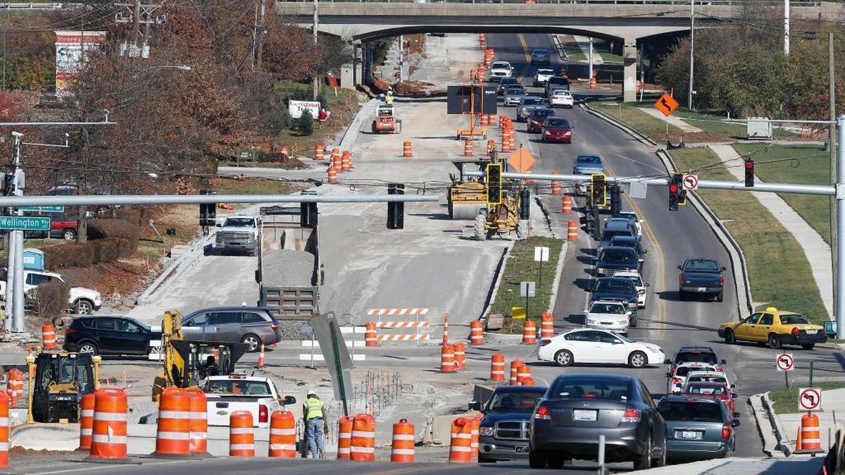 The latest phase of the Clays Mill Road widening project continued Thursday between Keithshire Way and New Circle Road in Lexington. According to the city’s website, the 3.7-mile road handles between 15,000 and 20,000 vehicles a day. Planners estimate that traffic volume could be as many as 25,000 vehicles a day by 2020. When the project is completed, the road will be widened from New Circle Road to Twain Ridge which is just south of Man o’ War Boulevard.