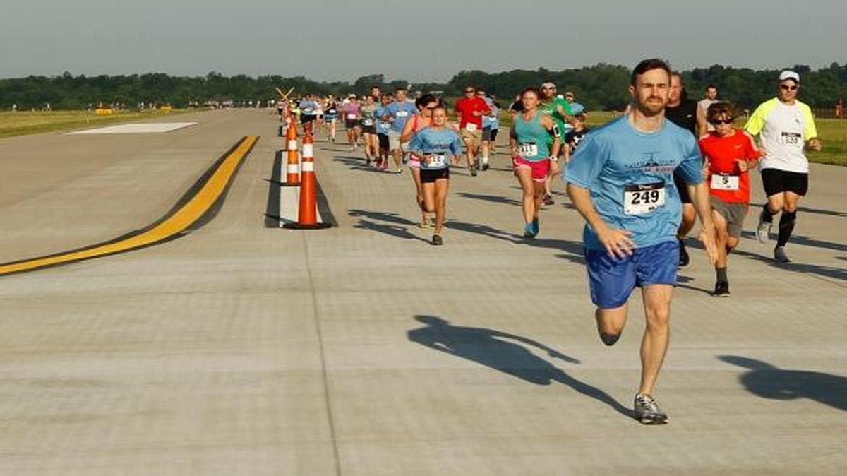 Runners made their first lap of the runway during the United Way 5K on the Runway at Blue Grass Airport in 2013. This year’s race is Saturday.