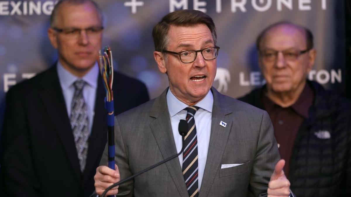 Mayor Jim Gray announced an agreement with MetroNet to build a fiberoptic network in Lexington during a press conference on Nov. 14. He was joined by MetroNet President John Cinelli and founder Al Cinelli.