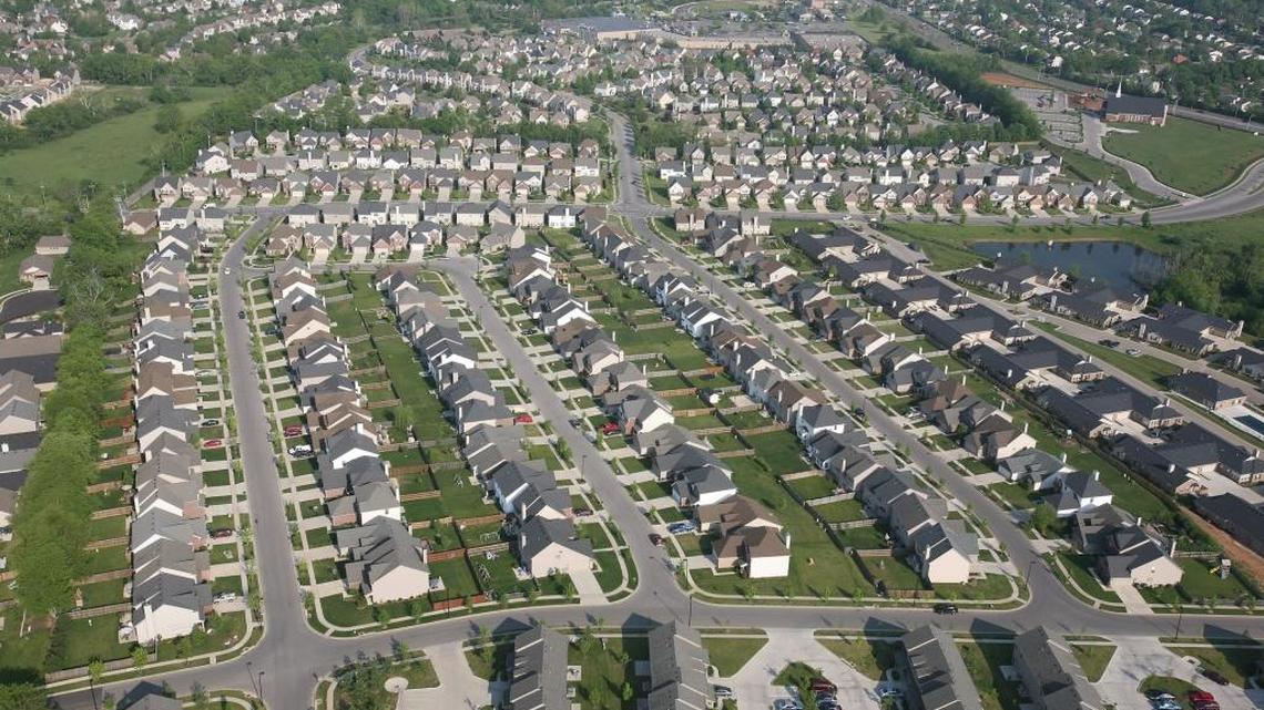 Aerial view of a new housing development off Man o’ War Boulevard between Nicholasville Road and Winthrop Way in May 2007.