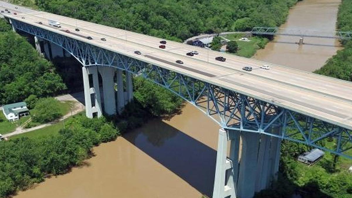 Aerial photo of the Clays Ferry bridge on Interstate 75 in May 2016.