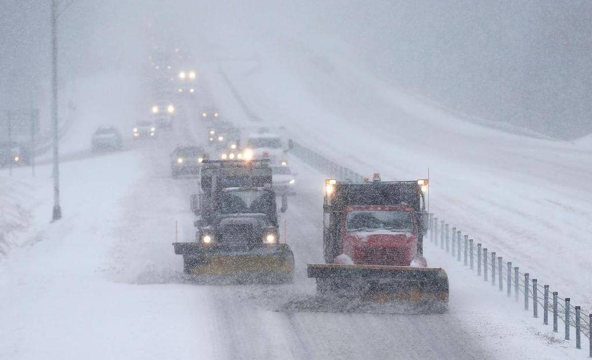 Snow plows worked to keep New Circle Road open near Nicholasville Road in Lexington during a heavy morning snow in Lexington on Jan. 22, 2016. 