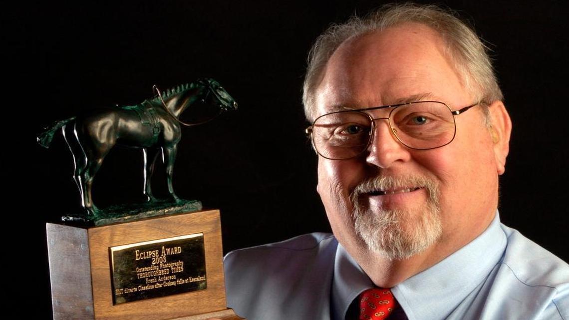 Frank Anderson with the 2003 Eclipse Award for photography.
