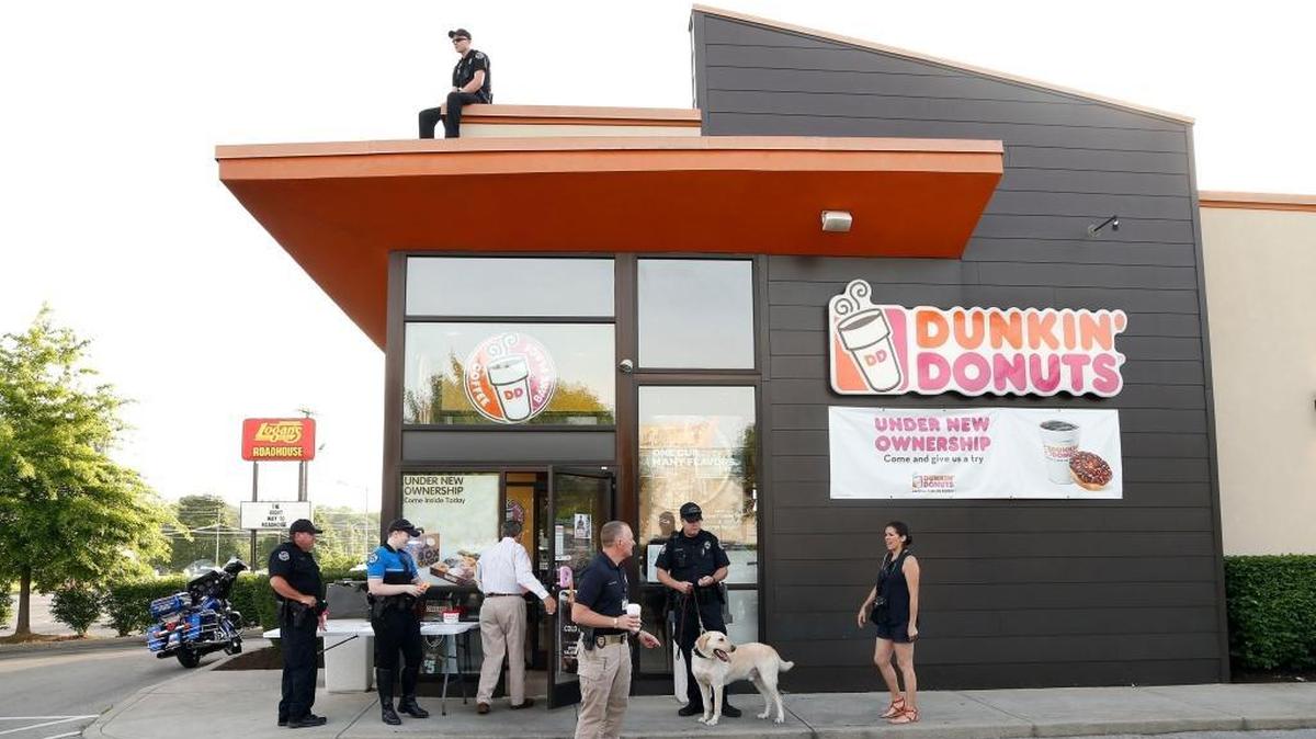 Last year, University of Kentucky Police officer Jake Finley took his turn on the roof of Dunkin Donuts on South Broadway. The campus police department participated in “Cop on a Rooftop” to raise money for Special Olympics. Police will be doing it again this Friday.