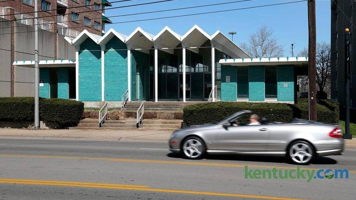 The distinctive Peoples Bank building on South Broadway between West High and West Maxwell streets is slated to be moved to the Rupp Arena parking lot, but preservationists now say the project costs are $450,000 more than expected.