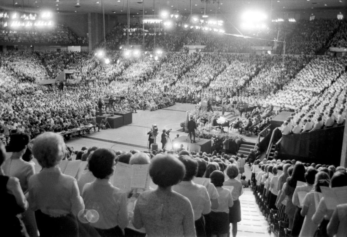 A capacity crowd of 13,500 filled UK's Memorial Coliseum April 25, 1971 during the opening day of evangelist Billy Graham's four-day Central Kentucky Crusade.