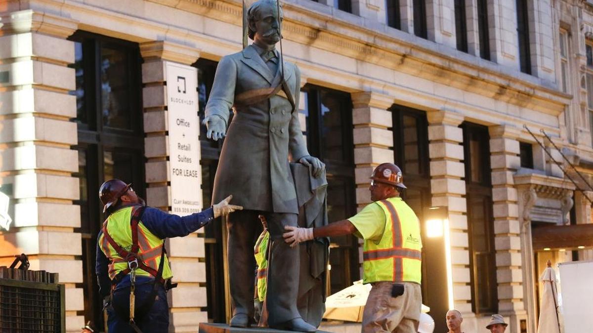 The statue of John C. Breckinridge is removed from the lawn of the former Fayette County Courthouse on Oct. 17, 2017.