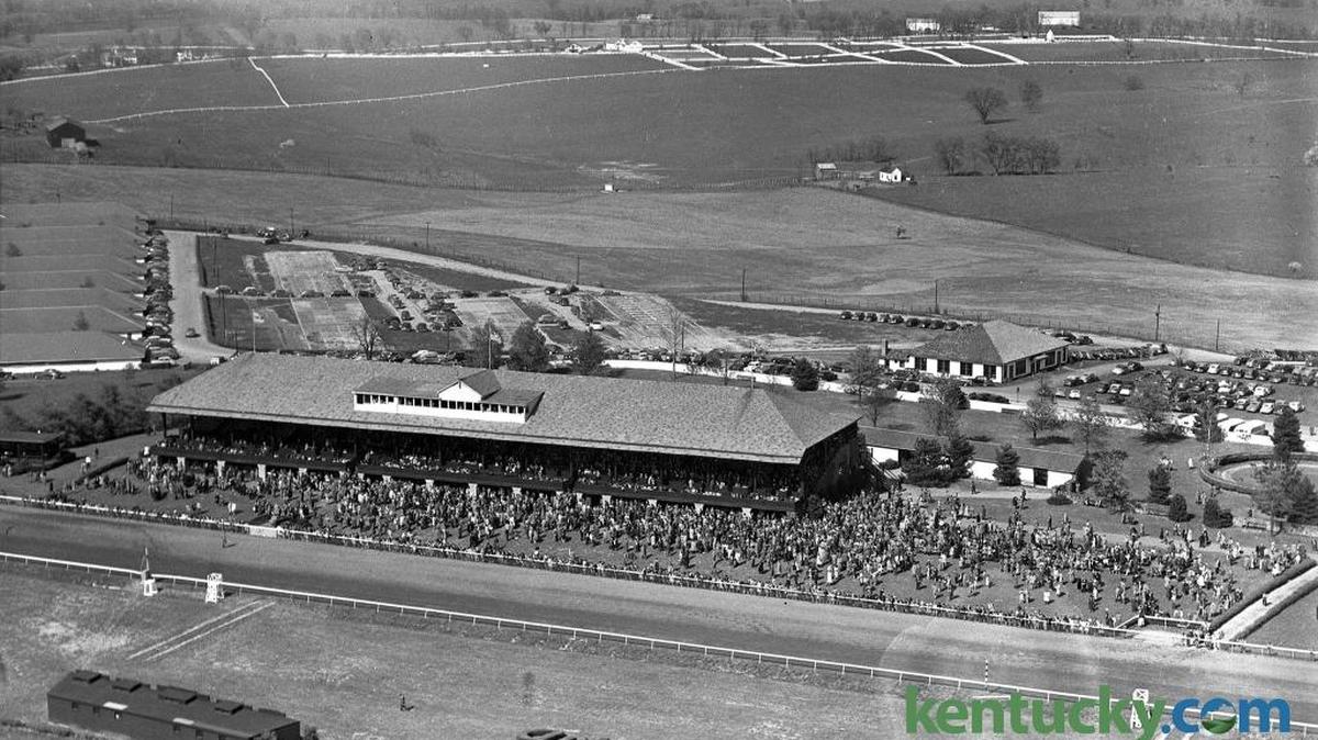 An aerial view of the second day of the 1946 Keeneland spring meet, April 12, 1946.