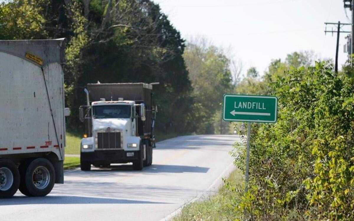 Garbage trucks entered a landfill on U.S. 25 north of Georgetown in Scott Co., Ky, on Sept. 23, 2016. Scott County residents have been complaining for years about the garbage trucks speeding down U.S. 25. A hearing on the landfill expansion is scheduled for 7 p.m. Jan. 11 at Scott County High School.