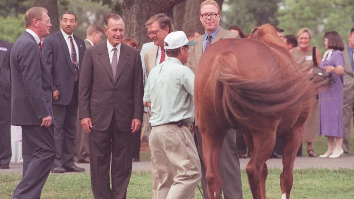 In this 1998 photo, Former President George H.W. Bush, second from left, took a look at Gilded Time with then-Sen. Jim Bunning, left, George Hofmeister, second from right, and Ben Walden Jr., far right, in 1998 at a fundraiser for Bunning at Vinery, a farm in Midway. Hofmeister and Walden were co-owners of Vinery at the time. Hofmeister pleaded guilty last week to theft from an employee pension plan and money laundering.