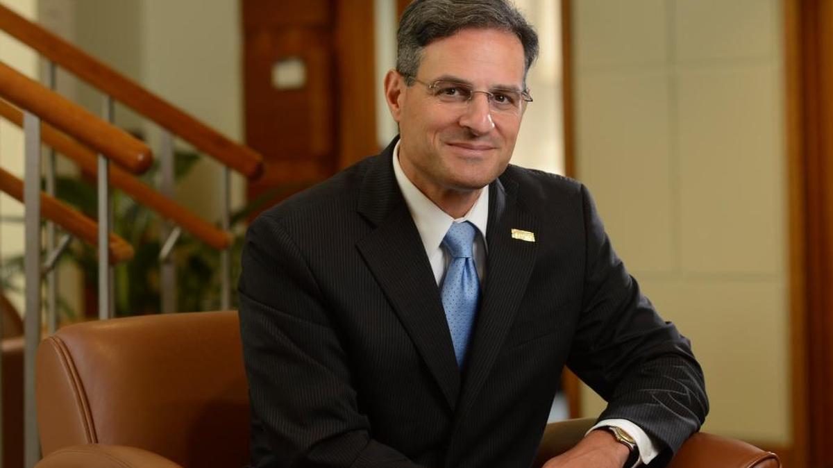 Dr. Robert DiPaola is dean of the University of Kentucky medical school. He previously worked as director of the Rutgers Cancer Institute of New Jersey and vice chancellor for cancer programs at the Rutgers Biomedical and Health Sciences Center.