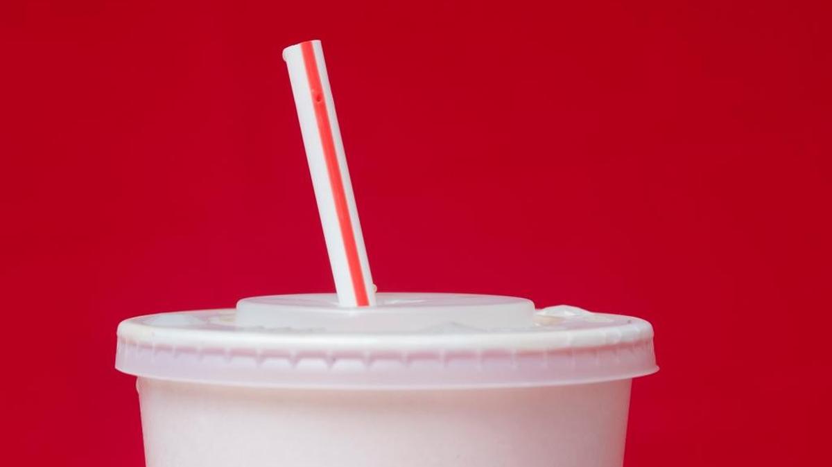 Most plastic straws aren’t heavy enough to make it through industrial recycling sorters, according to the Strawless Ocean campaign, and can ruin an otherwise good load of recycling. Or they end up getting blown out of trash cans and car windows and ultimately wind up in the oceans, where they can hurt wildlife.
