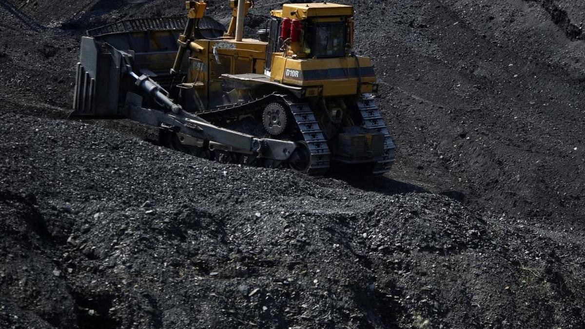 A bulldozer moved coal at an Alpha Natural Resources Inc. coal preparation plant in Logan County near Yolyn, West Virginia, on Aug. 5, 2015.