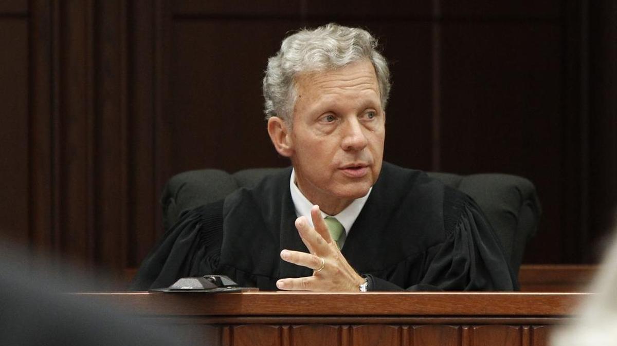Fayette Circuit Judge James Ishmael Jr. has announced he will retire at the end of the year.