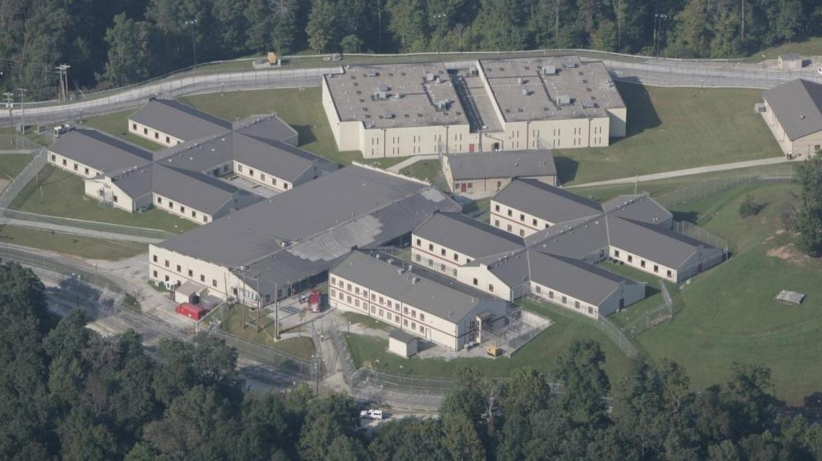 Lee Adjustment Center, a private prison in Lee County owned by CoreCivic Inc. of Nashville, started taking state inmates under contract with the Kentucky Department of Corrections in order to help relieve overcrowding at state prisons.