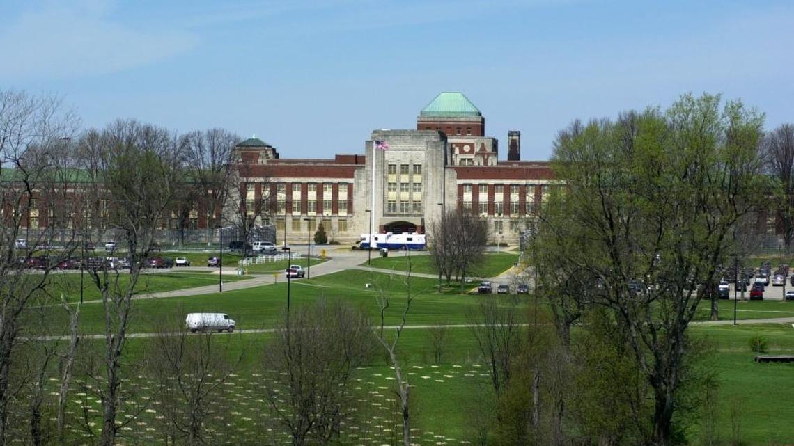 Two former guards at Lexington federal prison sentenced for bribery