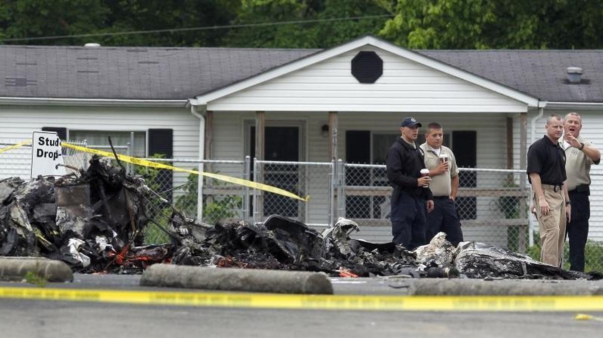 Various officials looked over debris at the scene of a fatal helicopter crash in the parking lot next to Paces Elementary School on U.S. 421 in Manchester, Ky., Friday, June 07, 2013. Eddy Sizemore, a former chief deputy for the Laurel County sheriff’s office was among three men killed at 11:16 p.m. Thursday in Manchester when the Air Evac Lifeteam medical helicopter crashed. Also killed were flight paramedic Herman “Lee” Dobbs and flight nurse Jesse Jones, according to Lifeteam.