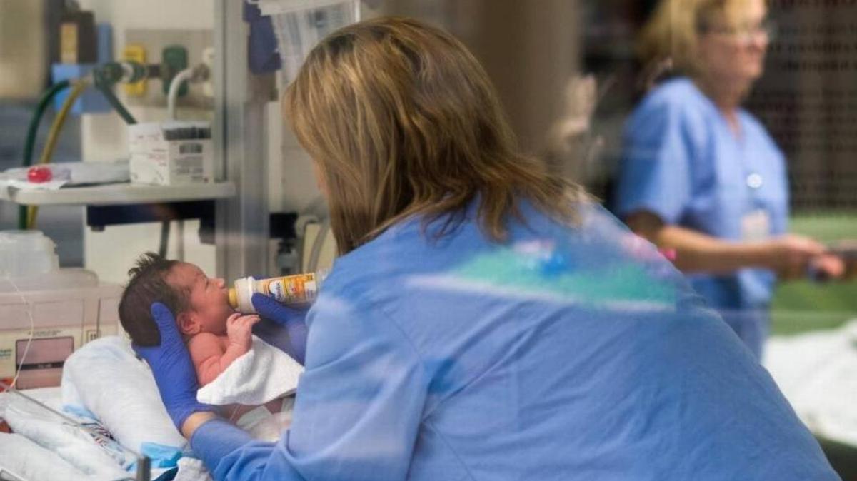 A nurse at Baptist Health Richmond feeds a newborn who was going through opioid withdrawal.