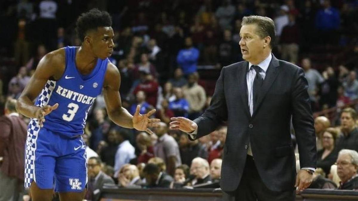 Hamidou Diallo and Coach John Calipari exchanged words near the bench during Kentucky’s game at South Carolina earlier this month.